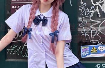 星颜社 – 观看潘思沁最新丝袜写真：每张图片都展现出她无限的创意与风情.txt