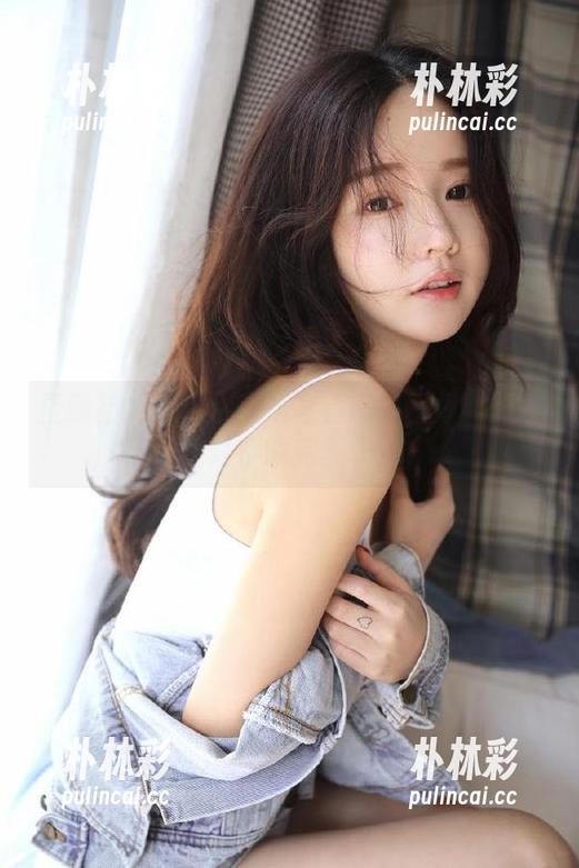 星颜社 - 赵馨悦眼镜写真高清图集：时尚与知性并存的完美表现.txt