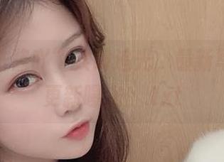 与“是依酱吖”共同追光，最新写真作品更新曝光！.txt