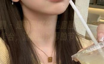 微密圈 – 是可馨吖的私房图片与圣诞兔兔相结合，渲染出浓厚的节日气息.txt