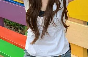 木棉棉OwO的高清写真，蕾姆婚纱让我明白了自嘲也是一种艺术.txt