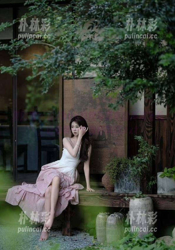 果团网 - 甜Abby豹纹写真中的高清壁纸，记录每一个独特瞬间.txt