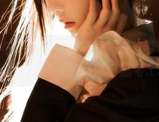 桜桃喵与温迪女仆装美图，恍若梦境，但心里却是满满的自嘲与思考.txt