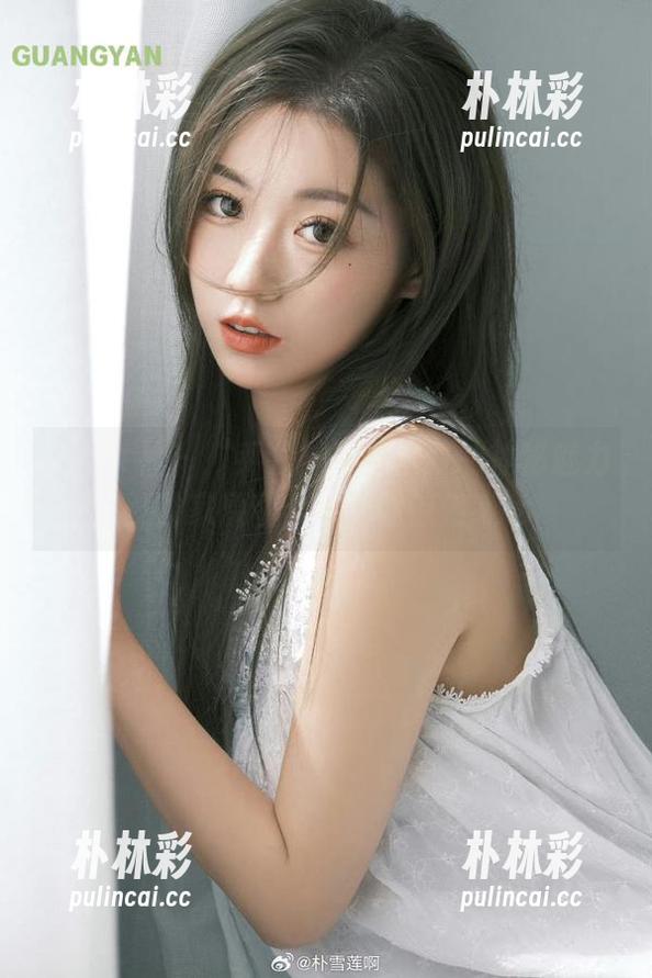 梦丝女神 - “乔儿妹妹”写真的神秘魅力：独家原图合集让你惊艳.txt
