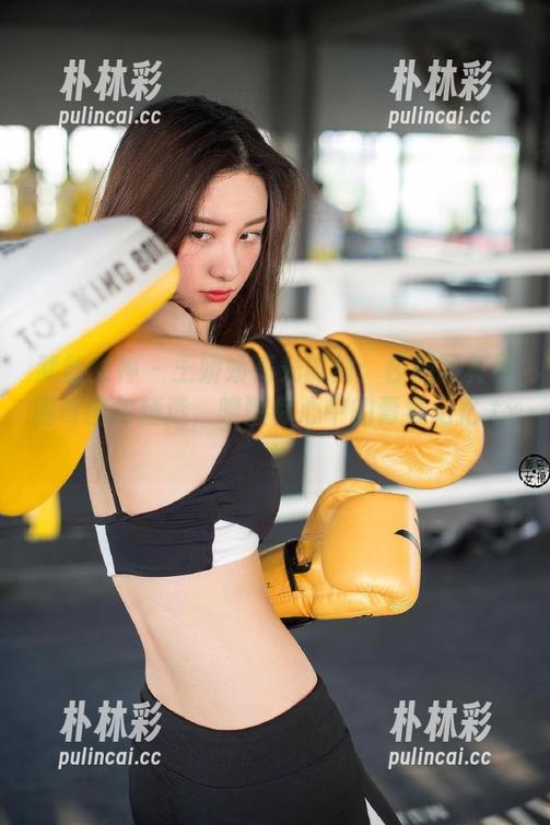 梦丝女神 - 王娇娇高光时刻：校园写真原图与图包精选，唤醒你心中的青春记忆.txt