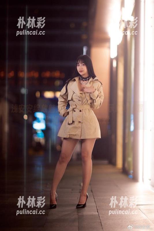 浅安安绽放魅力：定制图集展示PA15翠雀媚的绝美瞬间.txt