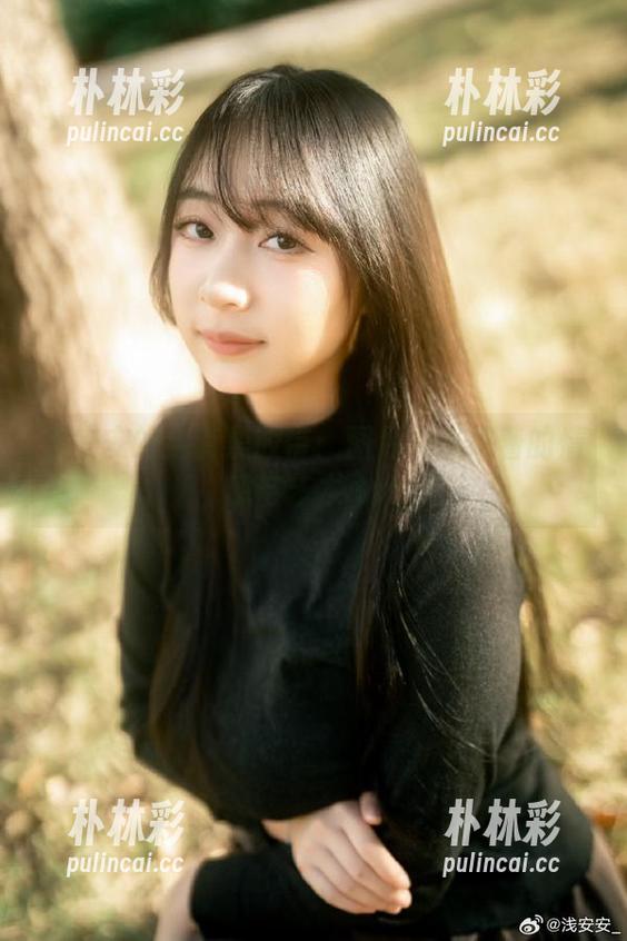 浅安安的全套黑胶带：图片中交织着的情感与艺术.txt