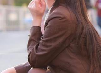 清水由乃红裙套图更新：别笑我，红裙也可以这样穿.txt