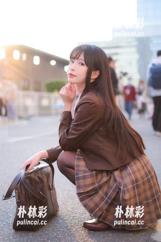 清水由乃红裙套图更新：别笑我，红裙也可以这样穿.txt