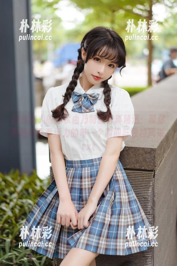 清水由乃 清新迷人的清水由乃制服写真精选:带你领略她青春活力的每一个瞬间与独特风采.txt