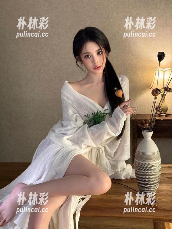 精选渡边早季Saki泳装美图：感受清凉与性感的完美结合.txt
