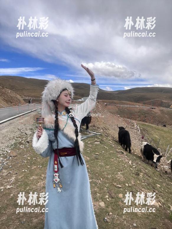 让时尚与个性并存，炸蛋Boom的自拍黑色连t裤高清下载，畅享美丽瞬间.txt