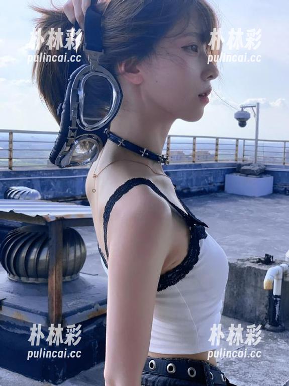 爱蜜社 - 重塑风格：LalaBaby啦啦定制牛仔裤与时尚图片之旅.txt