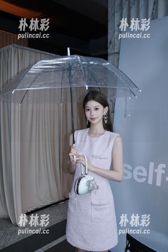 爱蜜社 - Lucky沈欢欣最新泳衣写真，一起探索图库中的夏日魅力.txt