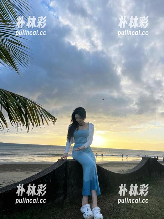 爱蜜社 - 与李李七七喜喜一起感受夏天：私拍图集中的那些绝美瞬间.txt