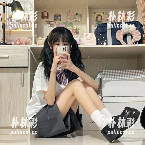 物恋传媒 - Elise散步于绚丽夏日花海，呈现唯美写真与精致美图.txt