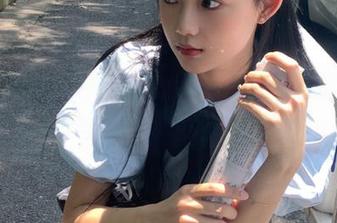 物恋传媒 – 菲菲天台高清图册，捕捉阳光下的简约与优雅，让心灵放松！.txt