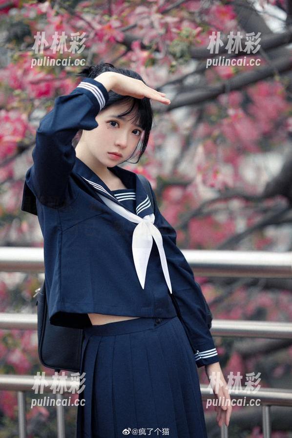 温柔如水，疯猫ss写真全套作品让你心动不已，感受她的魅力.txt
