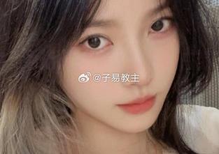 中二病，也能开出恋爱的花，白易子教主的作品图库精彩分享！.txt
