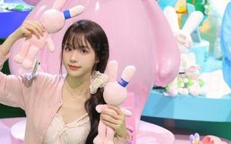 COS领域的清纯代表，白莉爱吃巧克力又有新更新，快来围观她的实力回归！.txt