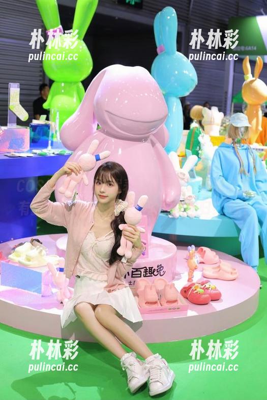 COS领域的清纯代表，白莉爱吃巧克力又有新更新，快来围观她的实力回归！.txt