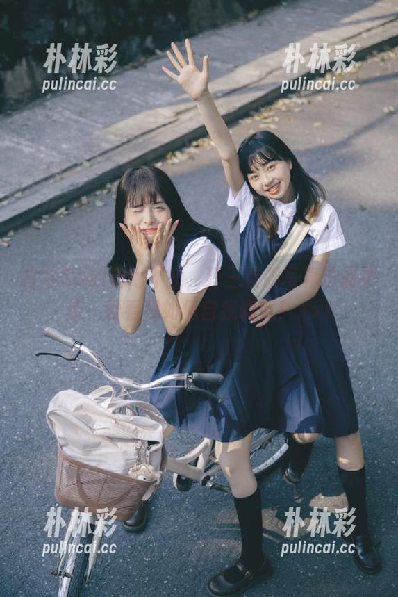白金Saki 白金Saki自嘲不止,狂三校服写真作品更新,看看我如何自我调侃!.txt