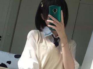 独特的“眼酱大魔王w”视角，尽在这组粉色条纹袜写真图集中，让每个细节都熠熠生辉！.txt