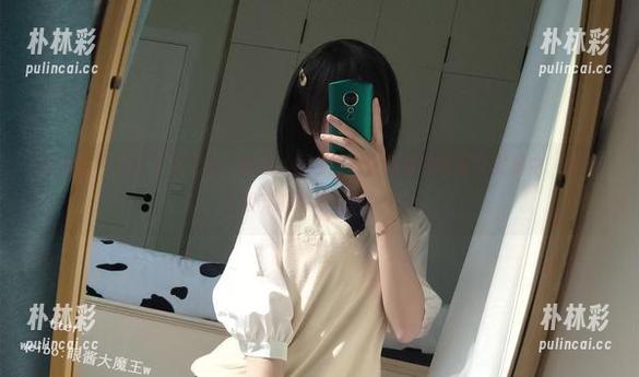 独特的“眼酱大魔王w”视角，尽在这组粉色条纹袜写真图集中，让每个细节都熠熠生辉！.txt