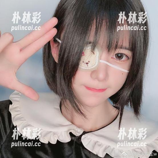 走进“眼酱大魔王w”的黑白COS奇幻世界，感受图片背后的独特故事.txt