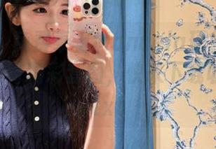 秀人网 – 免费奉上Manuela玛鲁娜的条纹内衣美臀精彩套图，快来下载收藏吧！.txt