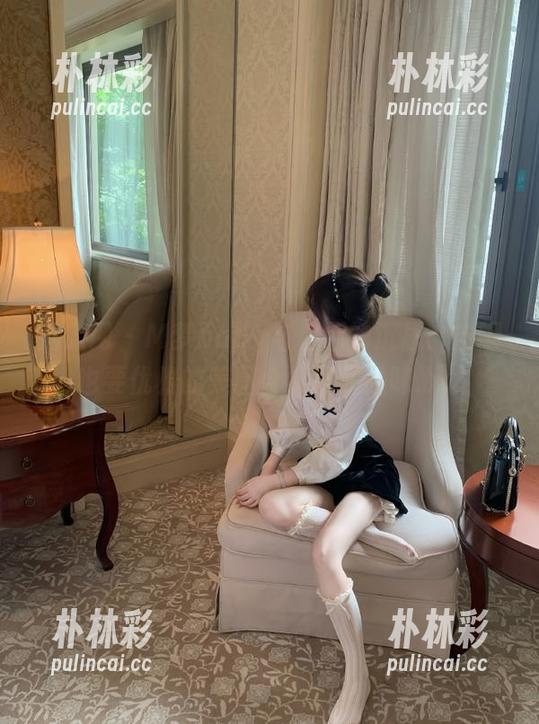 秀人网 - M梦baby与白色的沉思：自嘲也要优雅的美图合集等你品味.txt