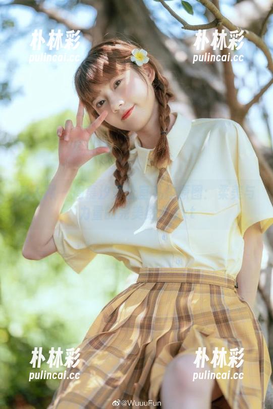 秀人网 - 周慕汐办公室私拍原图：柔美与力量的完美结合.txt
