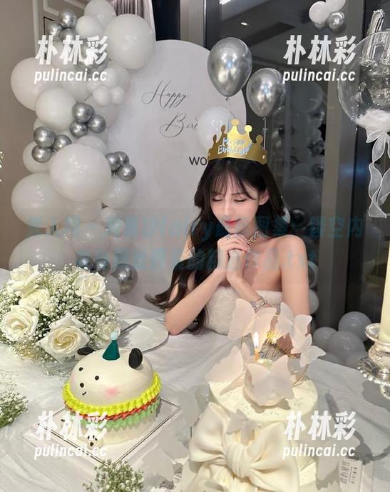 秀人网 - 周慕汐fairy最新图集：镂空内衣与黑丝西装的精选作品.txt