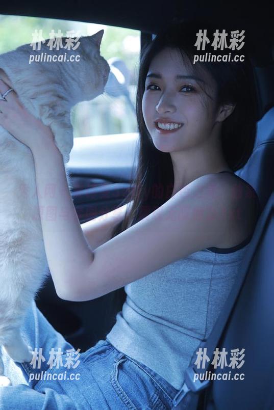 秀人网 - 夏诗雯Sally的白色之美：独家原图与套图分享，展现无限魅力.txt