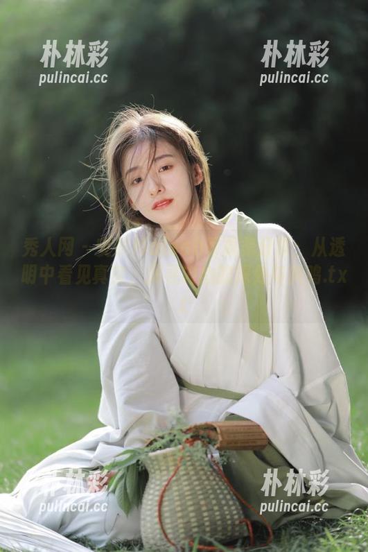 秀人网 - 安然Maleah写真集分享：从透明中看见真实，探寻内心的深处与共鸣.txt