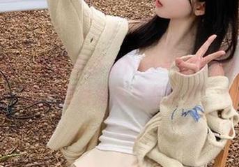 秀人网 – 跟随小茶茶tea一起探索校园之美：精美图片原图尽在这里！.txt