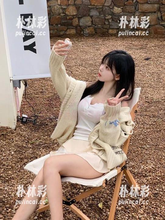 秀人网 - 跟随小茶茶tea一起探索校园之美：精美图片原图尽在这里！.txt