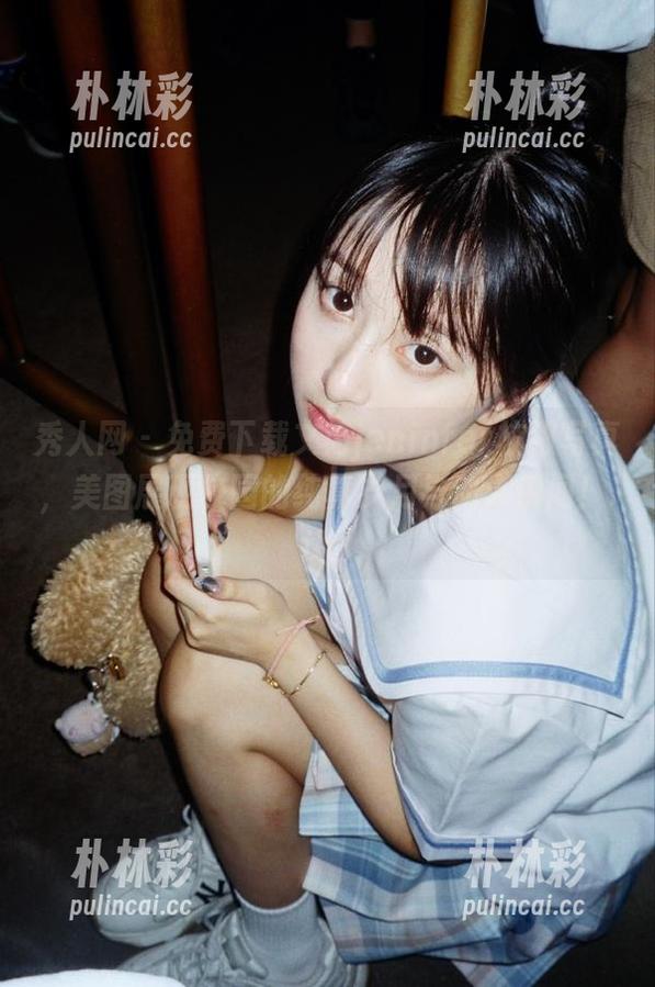 秀人网 - 免费下载文芮jeninfer校服写真，美图展现校园的纯真岁月与动人瞬间！.txt