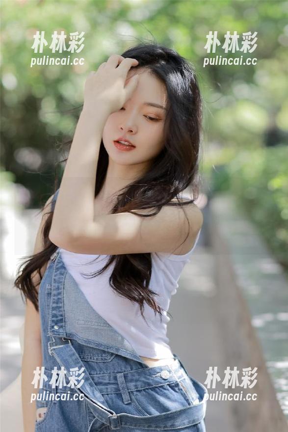 秀人网 - 在波光粼粼的泳池里，瑶瑶baby的写真集分享为你呈现心灵的宁静与欢愉.txt