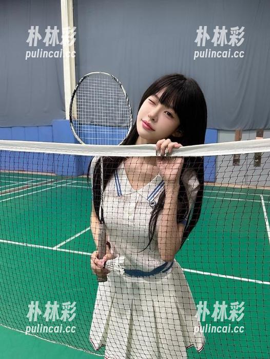 秀人网 - 白微Sera最新泳衣图册：在夏日热浪中淋漓尽致展现自己的风采.txt