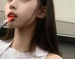 秀人网 – 美图推荐：白露小猪双人写真，壁纸般的清新之美让人心动！.txt