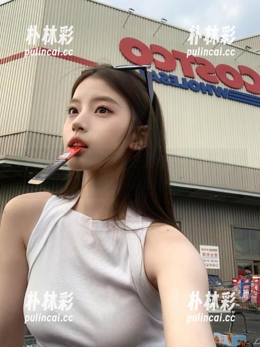 秀人网-白露小猪 秀人网 - 美图推荐:白露小猪双人写真,壁纸般的清新之美让人心动!.txt