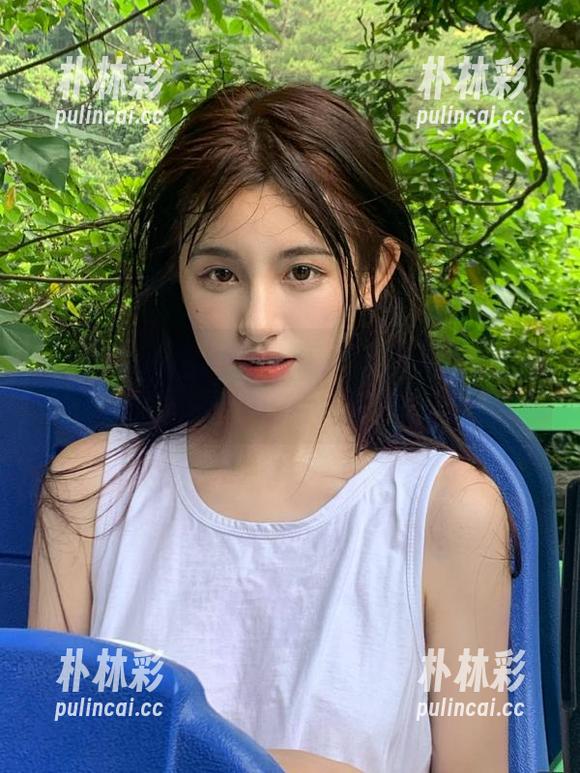 秀人网 - 芝芝Booty性感内衣美臀女神最新作品集，尽显诱惑与风情.txt