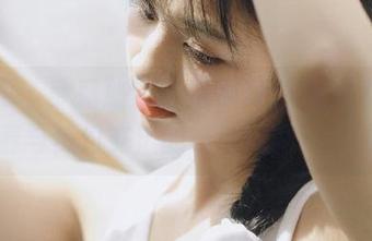 秀人网 – 萝莉悠悠酱携手JK套图分享，青春与梦幻交汇的唯美瞬间！.txt