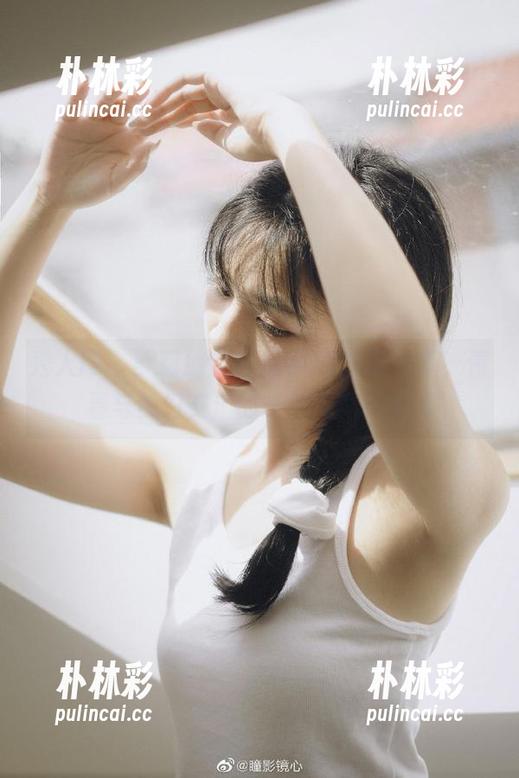 秀人网 - 萝莉悠悠酱携手JK套图分享，青春与梦幻交汇的唯美瞬间！.txt