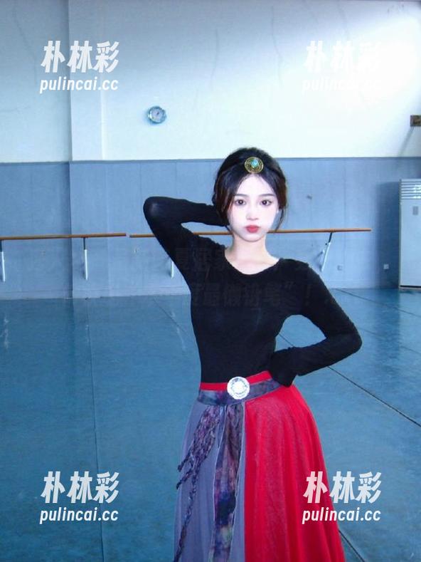 秀人网 - 最新蓝夏居家写真：穿上睡衣，化妆成“本年度最懒铅笔”！.txt