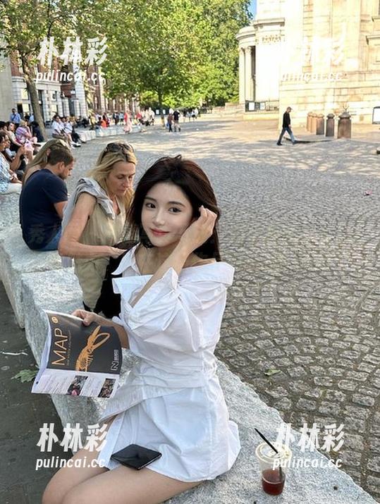 秀人网 - 高清写真下载：谢小蒽的纯白时尚魅力，尽在这组作品中绽放！.txt