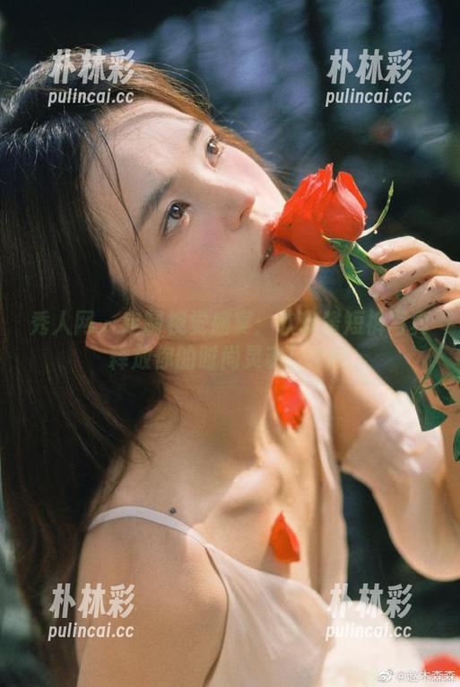 秀人网 - 定制视觉盛宴：软软酱短裤写真释放你的时尚灵魂！.txt