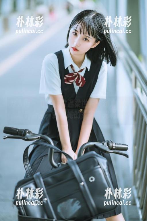 秀人网 - 金小依的温柔世界：精心挑选的写真合集，探索她的柔美与光彩.txt
