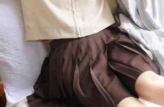 秀人网 – 顾楚楚制服时尚套图精选，演绎当下流行的多样风格.txt